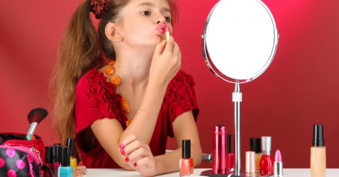 Children’s cosmetics: is it worth buying it for your child
