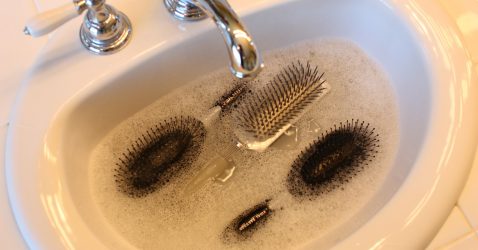 How to Clean Combs